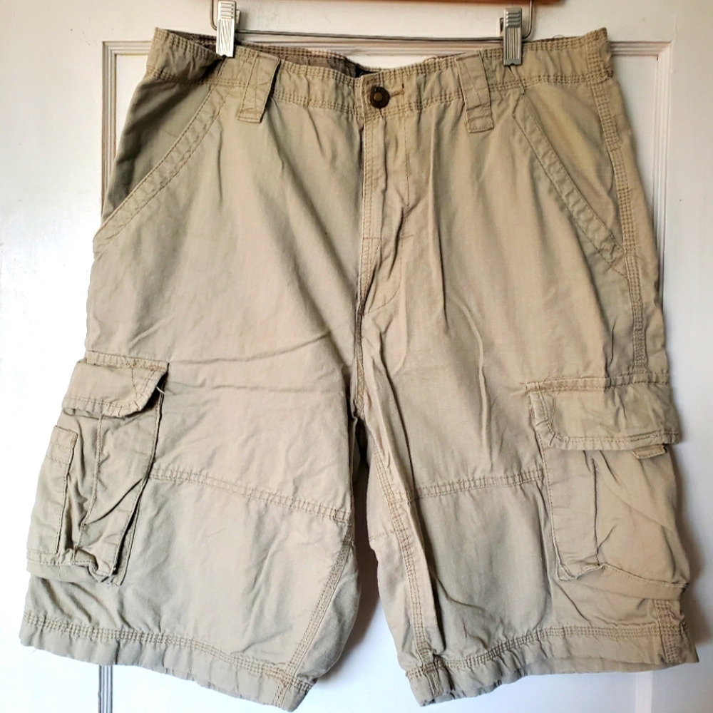 NWOT Men's Champs Cargo Shorts😎